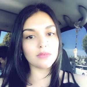 Meet your Posher, Elvia